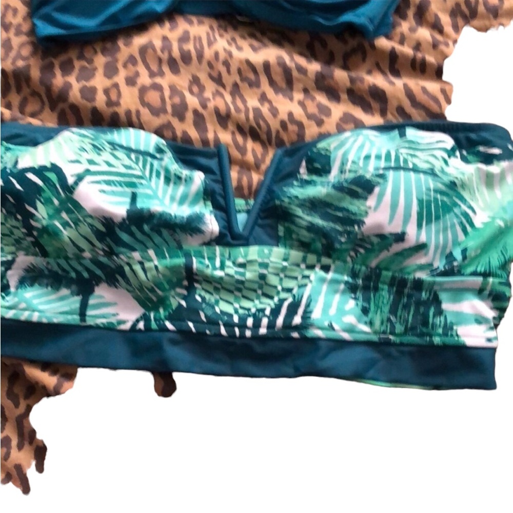 Mossimo XL green floral bikini top slightly padded push up with underwire